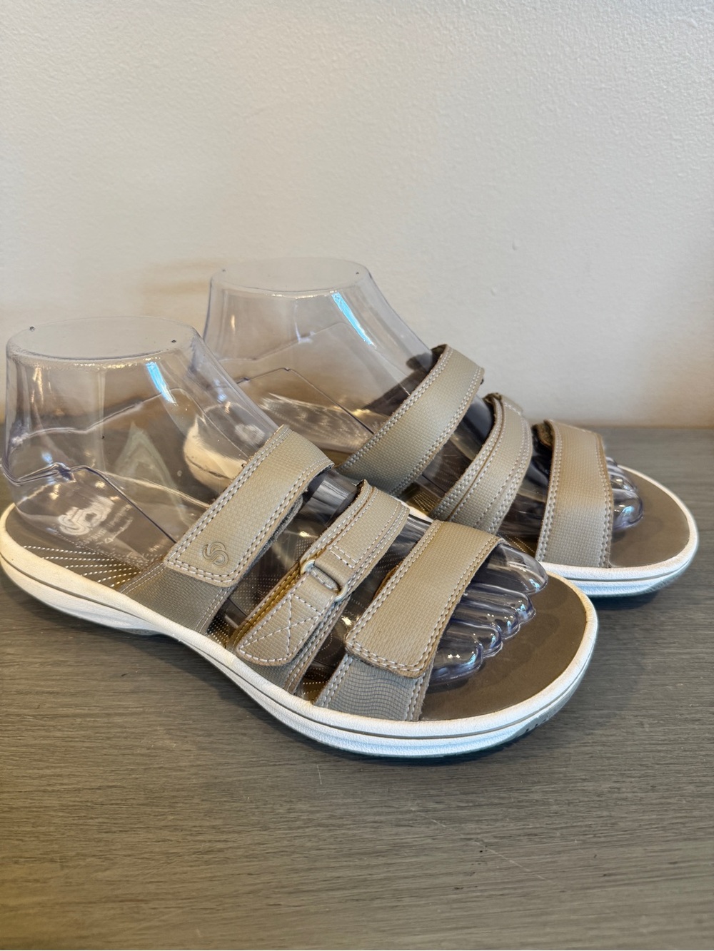 Cloudsteppers by‎ Clark  Sandals Adjustable beige brown  Slide Women's Sz 6